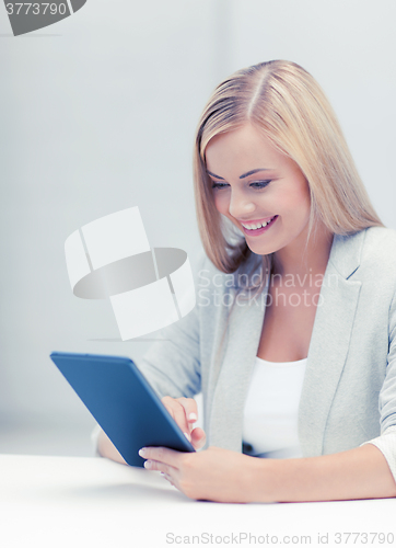 Image of woman with tablet pc