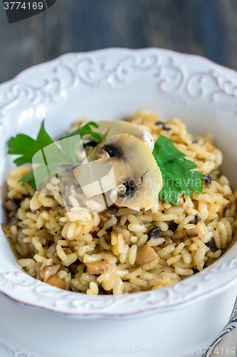 Image of Risotto with mushrooms, onions and parsley.