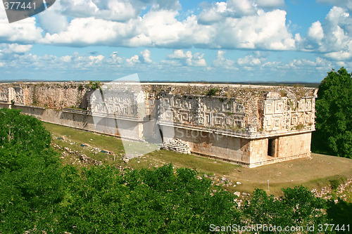 Image of Mayan buildings