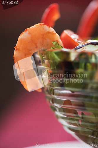 Image of salad with cooked shrimp