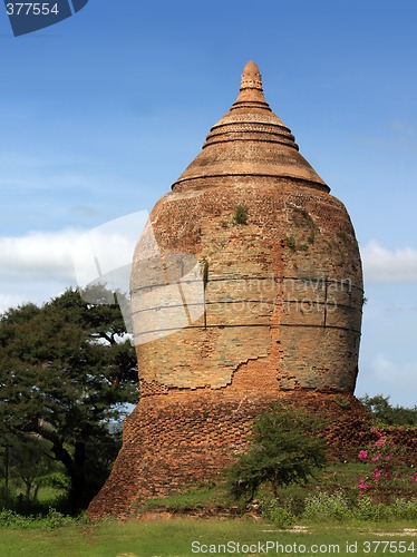 Image of Buddhist pagoda ruins in Bagan