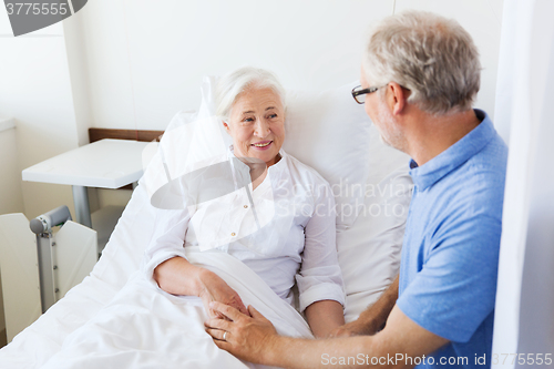 Image of senior couple meeting at hospital ward