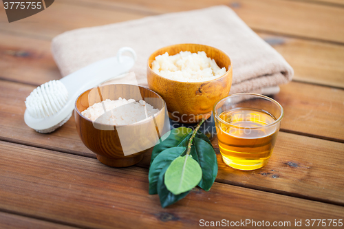 Image of close up of himalayan pink salt and bath stuff