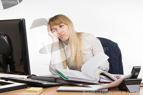 Image of Tired office of a specialist can not find the document