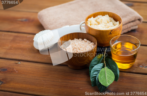 Image of close up of himalayan pink salt and bath stuff