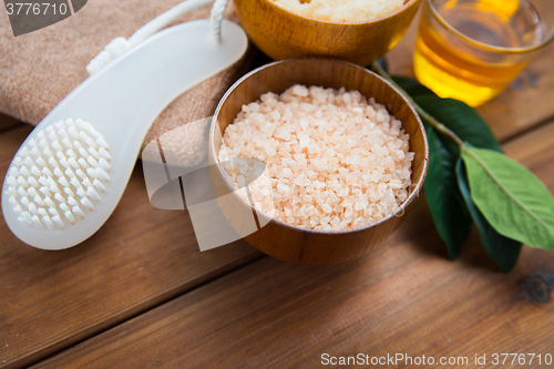 Image of close up of himalayan pink salt with brush on wood