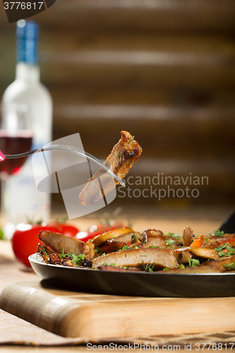 Image of roast meat in a frying pan.