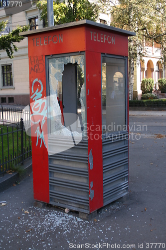 Image of broken phonebox