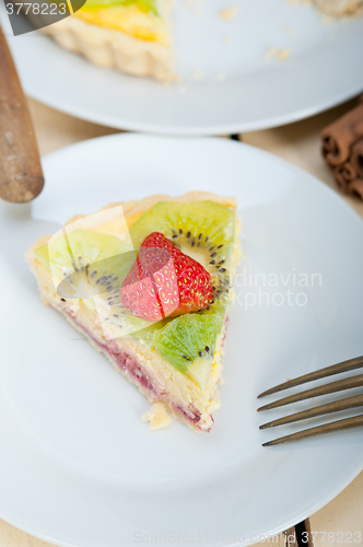 Image of kiwi and strawberry pie tart 