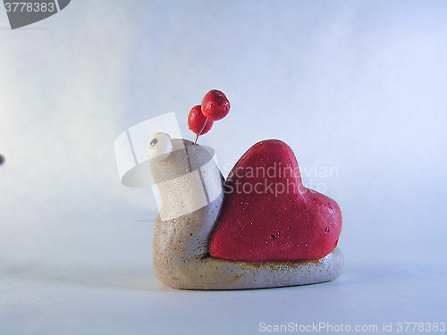 Image of Snail with shell in the form of heart