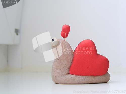 Image of Snail with shell in the form of heart