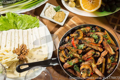 Image of table with normal food, steaks and potatoes. 