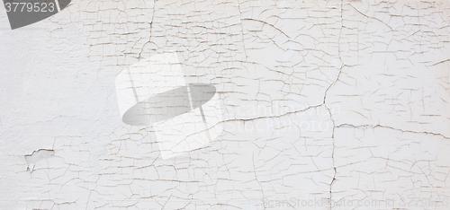 Image of White wall with cracks