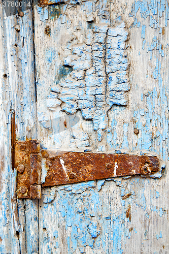 Image of   paint in the blue wood door and morocco knocker