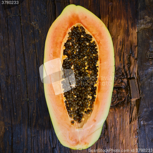 Image of top view sliced fresh papaya