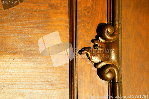 Image of incision  house door    in    lombardy   column        closed  