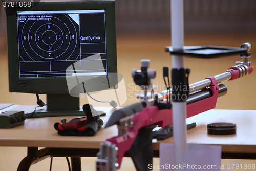 Image of air rifle and 10m target monitor