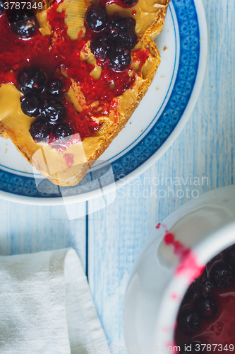 Image of Sandwich with peanut butter and black currant jam