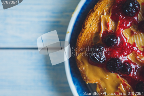 Image of Sandwich with peanut butter and black currant jam