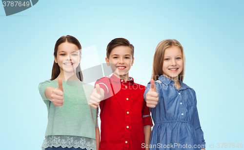 Image of happy boy and girsl showing thumbs up