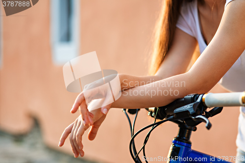 Image of teenage girl and bike in city