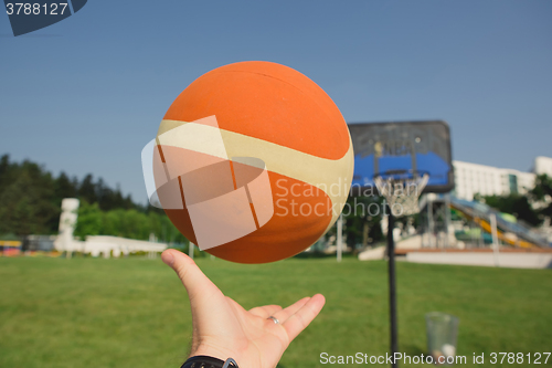 Image of basketball player about to shoot