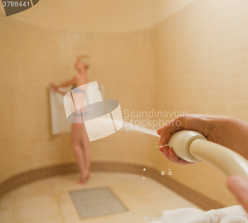 Image of Woman having high pressure massage with Sharko shower