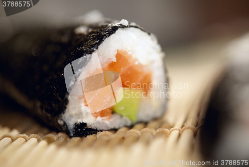 Image of Susshi roll with salmon and avocado.