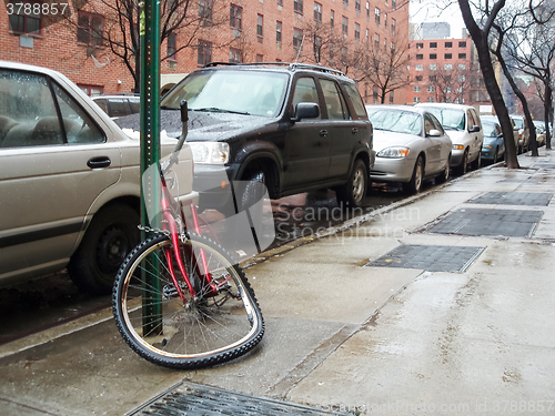 Image of Broken bike tied to pole in New York