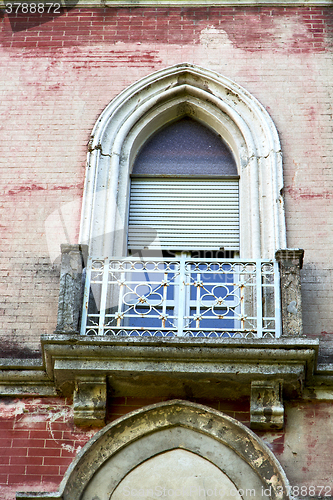 Image of red    italy  lombardy       in  the milano  