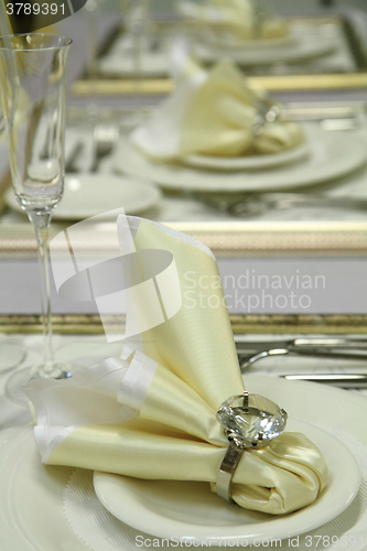 Image of nice white wedding table