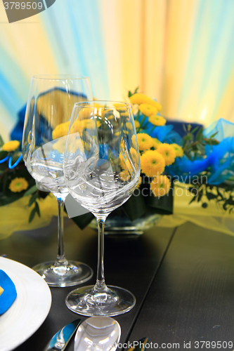 Image of blue and yellow wedding table decoration