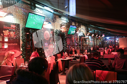 Image of People in coffee shop at Advent time