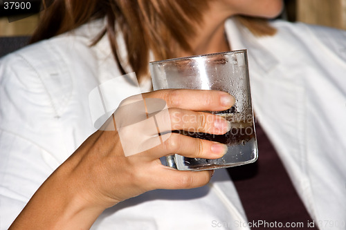 Image of glas in a hand