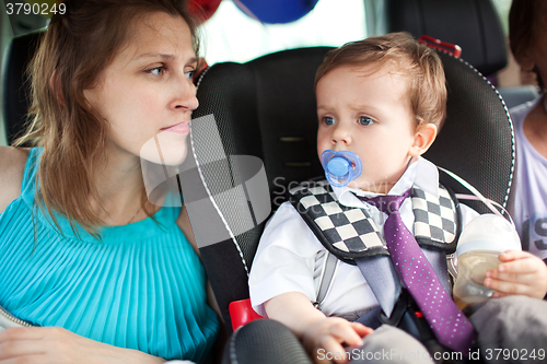 Image of Mom looking at her son in child safety seat