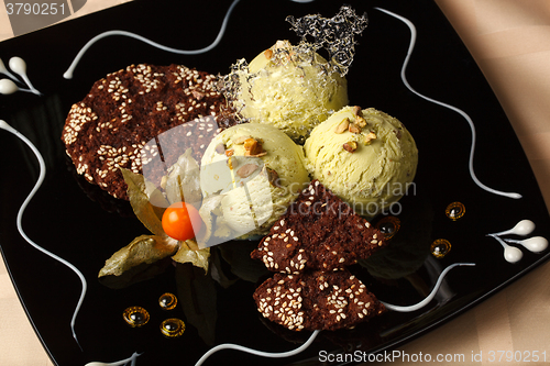 Image of Pistachio ice cream with chocolate cookies
