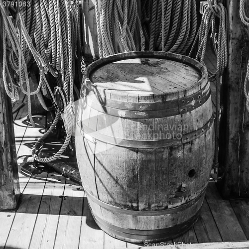 Image of an old wooden barrel on the deck of a sailboat  