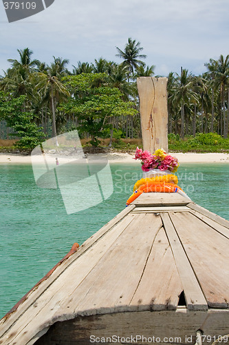 Image of Longtailboat fronting the beach