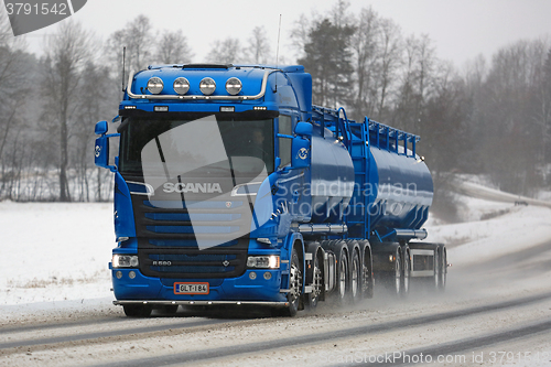 Image of Blue Scania R580 Euro 6 Tank Truck in Winter