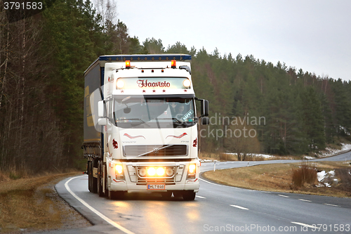 Image of White Volvo FH16 Bright Headlights 