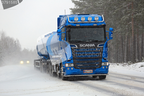 Image of New Blue Scania R580 Tank Truck in Snowfall 