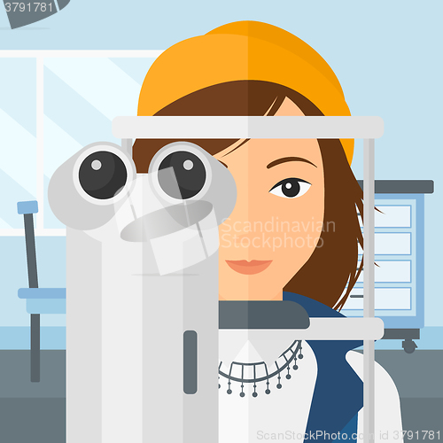 Image of Patient visiting ophthalmologist.