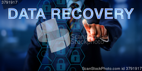 Image of Manager Pointing At DATA RECOVERY\r