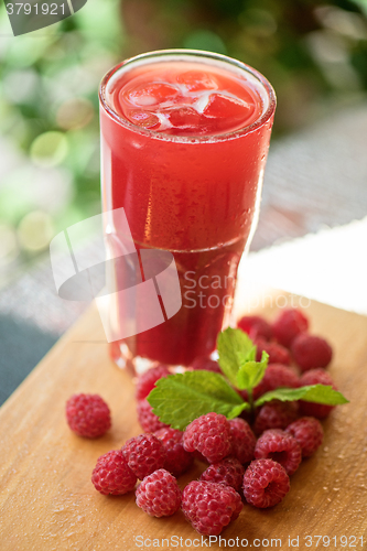 Image of fruit drink with raspberries