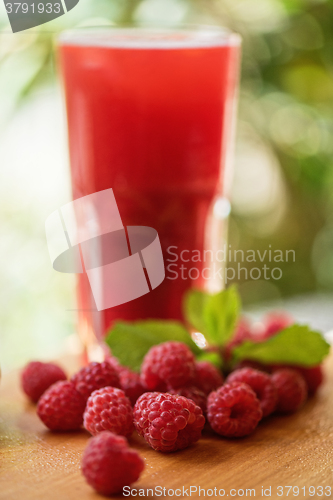 Image of fruit drink with raspberries