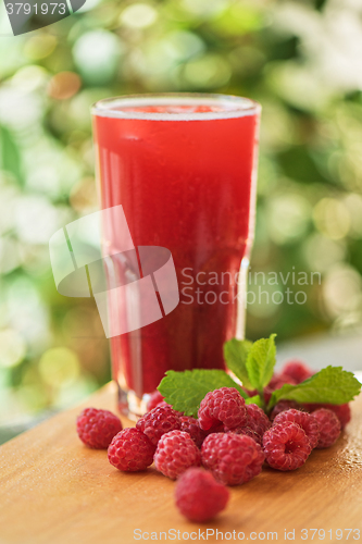 Image of fruit drink with raspberries