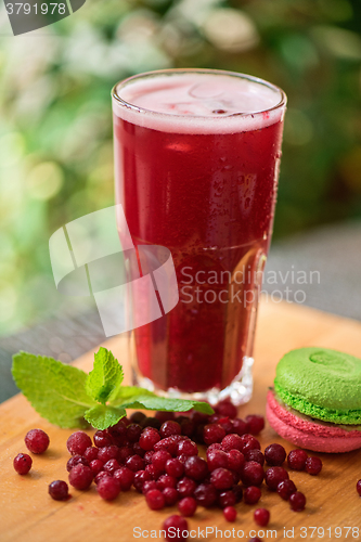 Image of fruit drink with cranberries