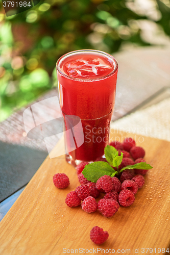 Image of fruit drink with raspberries