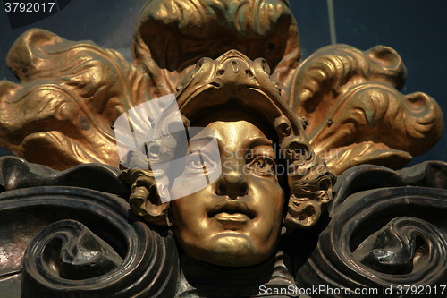 Image of mascaron golden head 