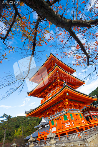 Image of Japnese temple Kiyomizu dera in Kyoto.